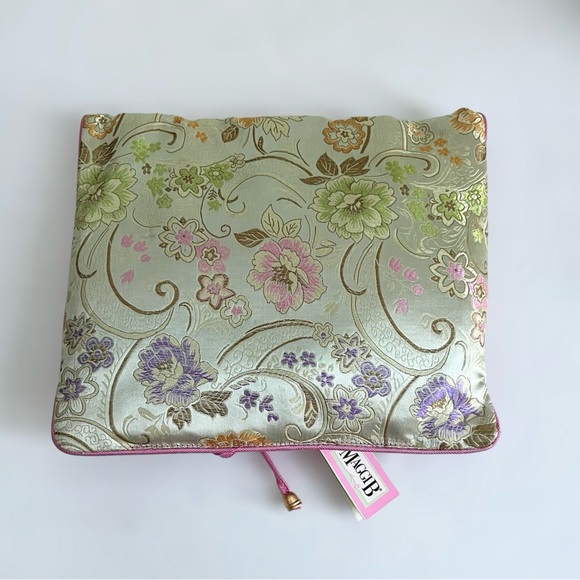 MaggiB Green Floral Pouch Folder Travel Slippers Eyeshade Spa Trio Set - Picture 3 of 7
